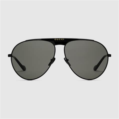 Sonnenbrille in Pilotenform in schwarz und grau 